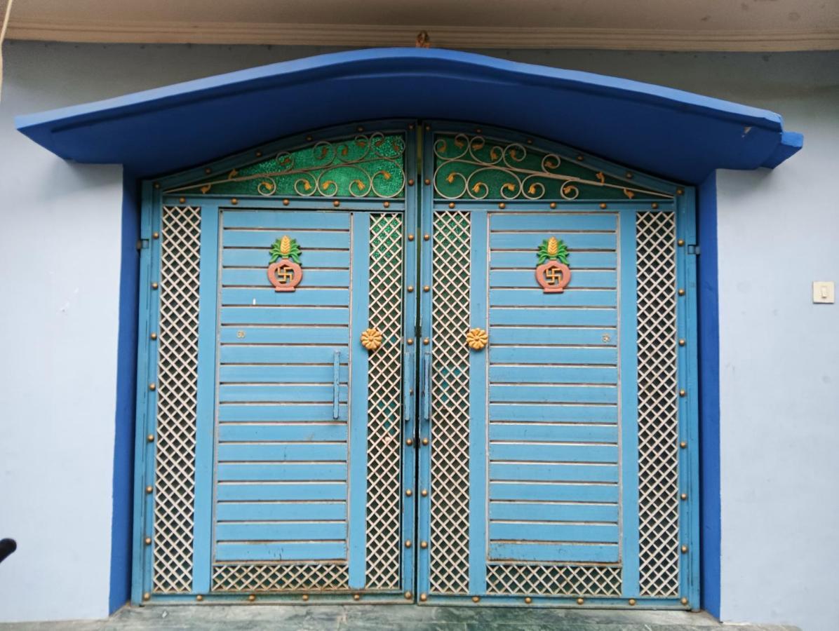 Trinetra Inn Varanasi Exterior photo