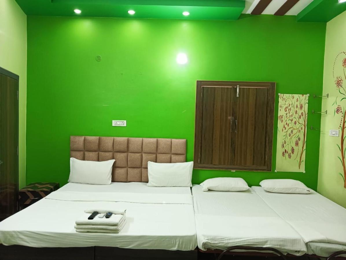 Trinetra Inn Varanasi Exterior photo