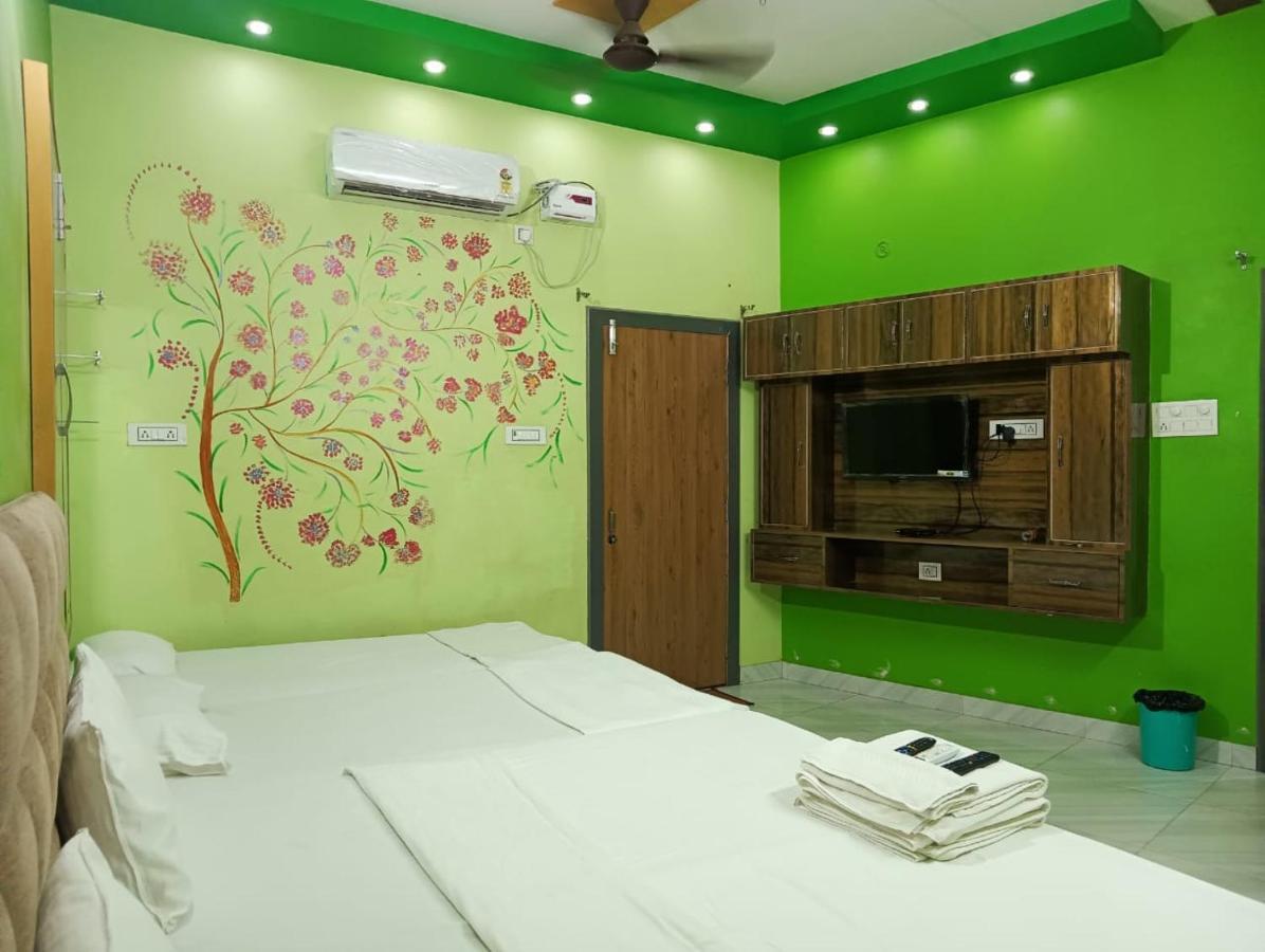 Trinetra Inn Varanasi Exterior photo