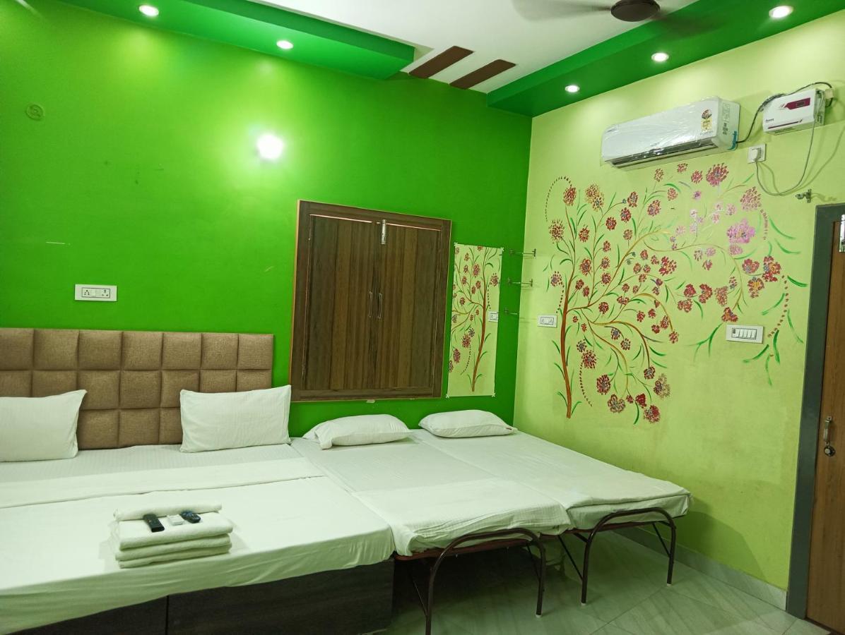 Trinetra Inn Varanasi Exterior photo