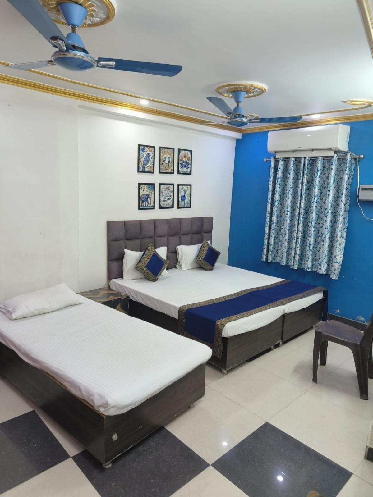 Trinetra Inn Varanasi Exterior photo
