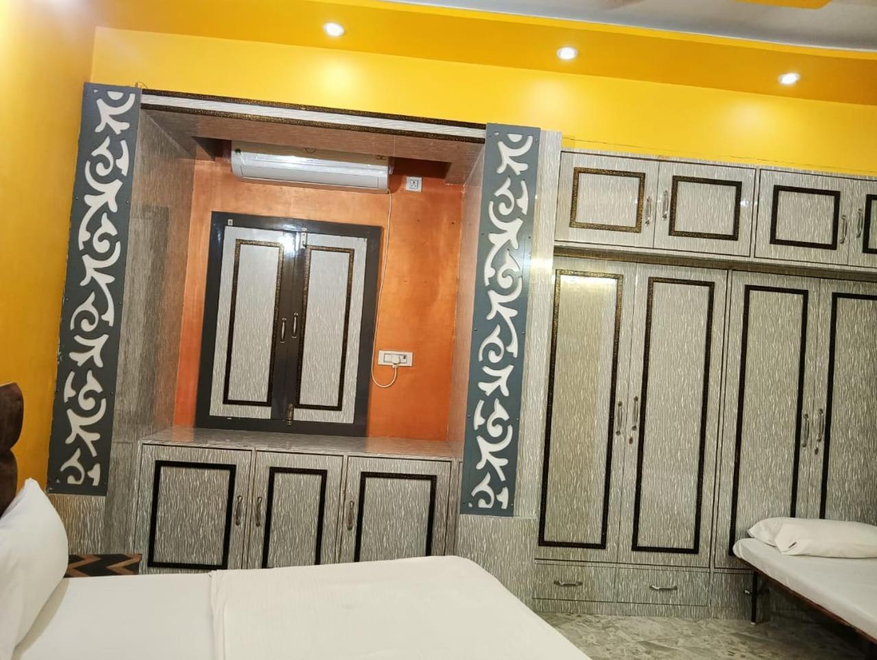 Trinetra Inn Varanasi Exterior photo